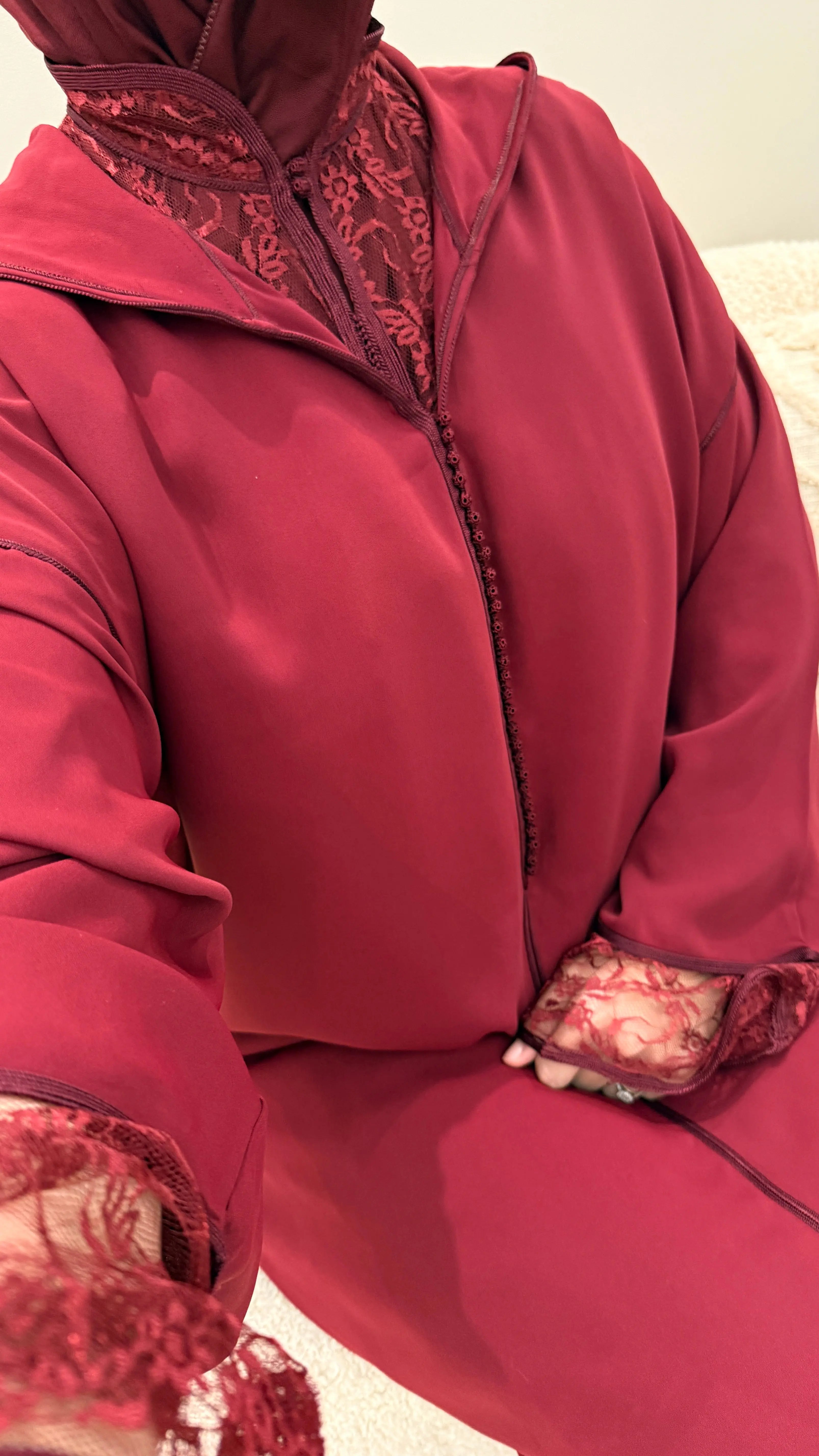 Jellaba Dentelle Bordeau Caftan Assala