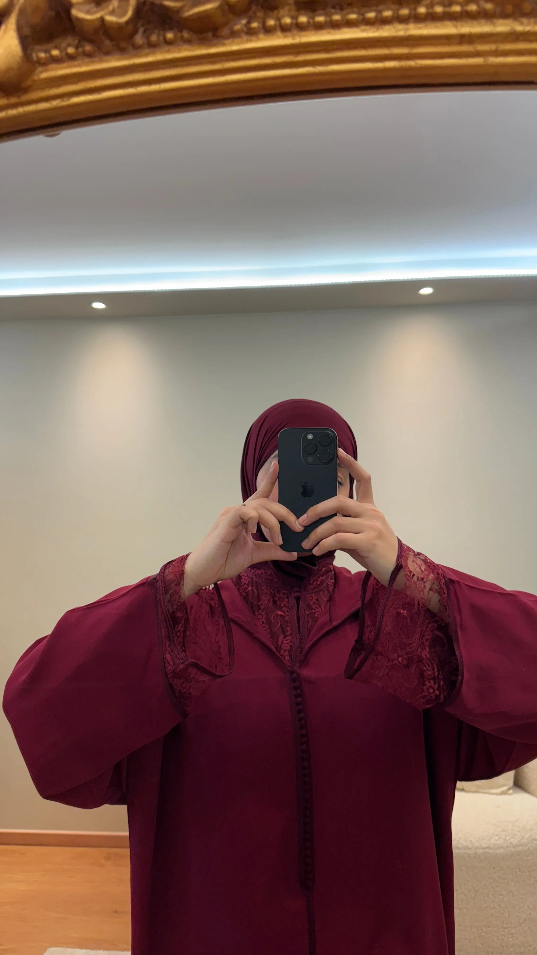 Jellaba Dentelle Bordeau Caftan Assala